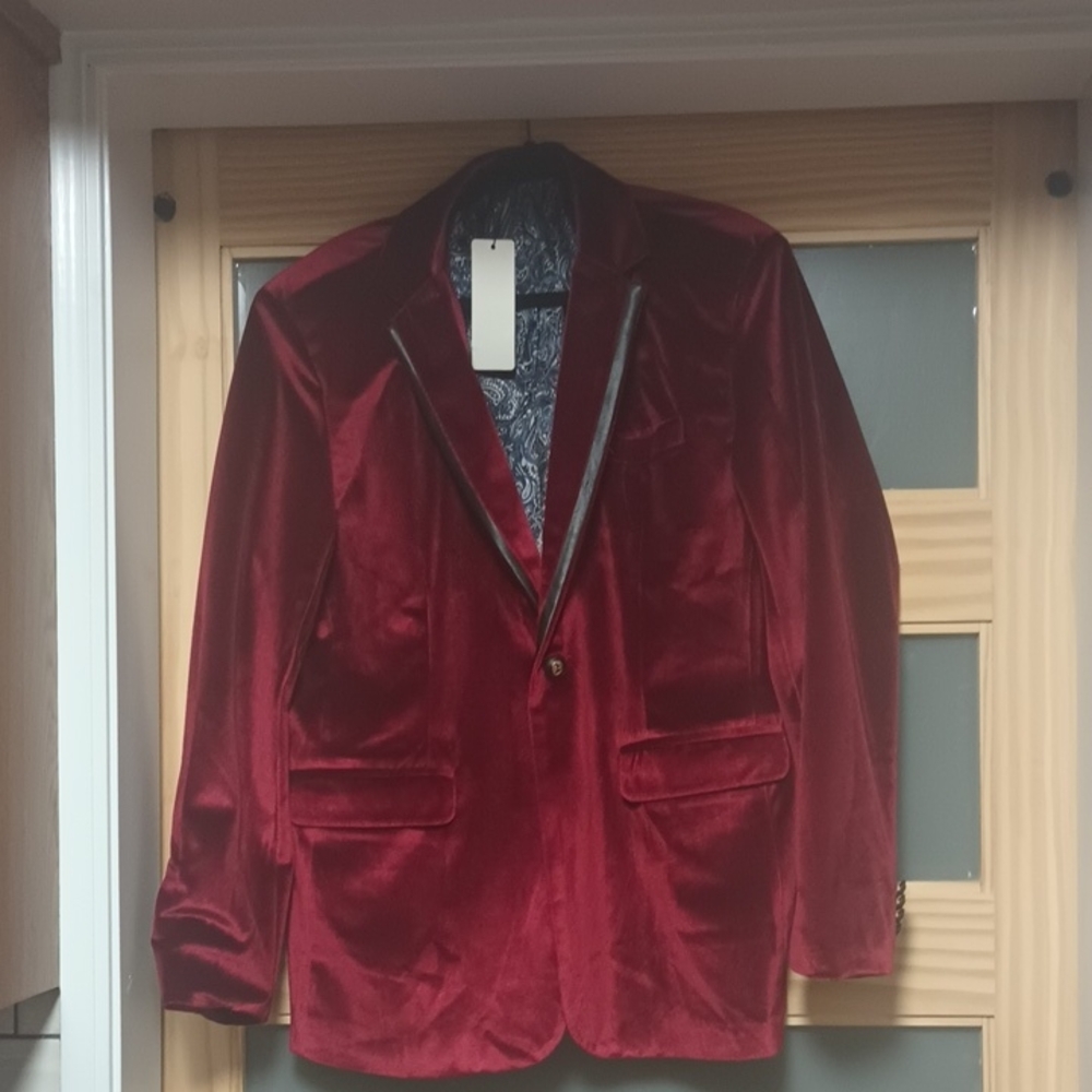 Luxurious Men's Red Velvet Blazer